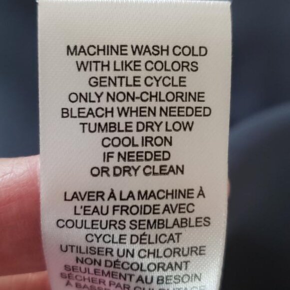 Adorable Ttahari dusty blue blouse, covered buttons and ruffled sleeve - Picture 3 of 5